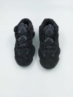 حذاء ييزي 500