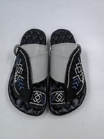 حذاء شرقي مطرز