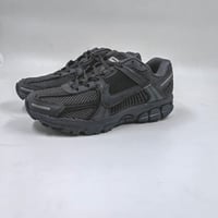 حذاء Nike Vomero 5