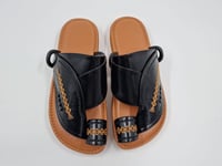 حذاء شرقي مطرز