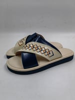 حذاء شرقي مطرز