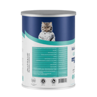 لقمه قطع من سمك السلمون والروبيان في المرق للقطط ا...