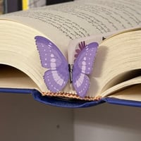 فاصل فراشة بنفسجية