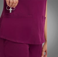 بلوزة سكراب مونيكا هيلنق هاند وركس