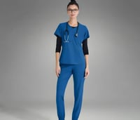 بلوزة سكراب من قريز اناتومي ايفولف رايثيم لون رماد...