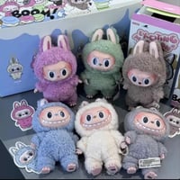 ميدالية لابوبو | Labubu مع طقم سكراب كحلي ولابكوت...