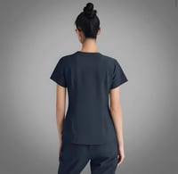 بلوزة سكراب من قريز اناتومي ايفولف رايثيم لون زيتي...