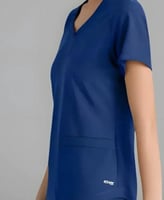 بلوزة سكراب من قريز اناتومي ايفولف رايثيم لون زيتي...