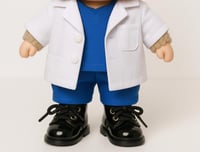 ميدالية لابوبو | Labubu مع طقم سكراب كحلي ولابكوت...