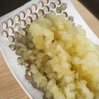 هراسة ثوم يدوية