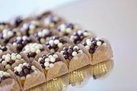 كرات الشكولاته المشكلة لتزيين الحلويات