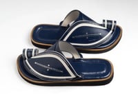 حذاء كحلي تطريز بالزري