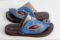 حذاء تطريز بالزري