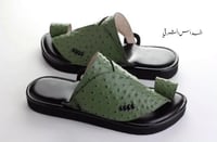 حذاء نعام زيتي