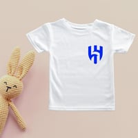 تيشيرت بتصميم الشعار المطلوب