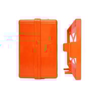 حقيبة اسعافات اولية برتقالي معبأة وسط