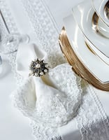 طقم مفارش طاولة Rosy Gold لون سكري