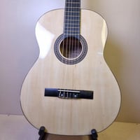 جيتار كلاسيك لون طبيعي