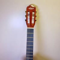 جيتار كلاسيك لون طبيعي