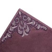 طقم دعاسات مطرزة Bianca لون عنابي