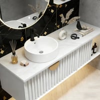 اللون أبيض