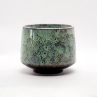 كوب سيراميك عتيق من الفخار اللامع