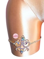 ربطة فخذ الملكة جواهر