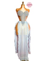 بدلة رقص الملكة بومبونايا (سماوي)