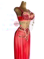 بدلة رقص الملكة كاراميلا (أحمر)