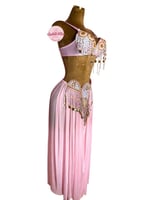 بدلة رقص الملكة كاراميلا (وردي)