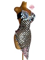 بدلة رقص الملكة نيكول سابا