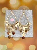 حلق الفنانة نيلي كريم (ذهبي)