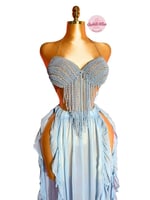 بدلة رقص الملكة بومبونايا (سماوي)