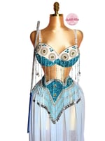 بدلة رقص الملكة كاراميلا (سماوي مميّز)