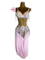 بدلة رقص الملكة كاراميلا (وردي)