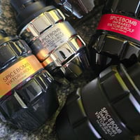 عطر سبايس بومب ميتاليك مسك من فيكتور اند رولف او د...