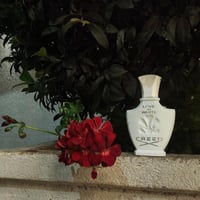 عطر كريد لوف إن وايت النسائي او دو بارفيوم 75 مل (...