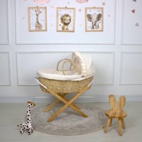 سلة موسى قش بقماش مقلم بيج