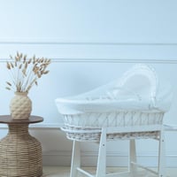 سلة موسى (خيزران ابيض) بقماش مقلم اوف وايت