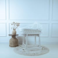 سلة موسى (خيزران ابيض) بقماش مقلم اوف وايت