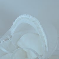 سلة موسى (خيزران ابيض) بقماش مقلم اوف وايت