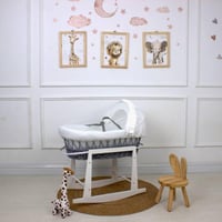 سلة موسى (خيزران رمادي ) مع قماش مقلم اوف وايت