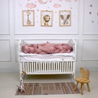 مفرش سرير أطفال ظفيرة 5 قطع وردي بتصميم حصري لحماي...