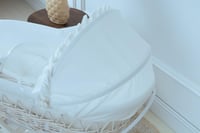 سلة موسى (خيزران ابيض) بقماش فيسبوك