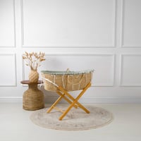 سلة موسى قش بقماش اللينن تيفاني بإطراف مكشكشة