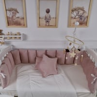 مفرش سرير أطفال مخدات 5 قطع وردي لحماية وراحة مثال...