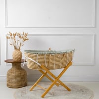 سلة موسى قش بقماش اللينن تيفاني بإطراف مكشكشة