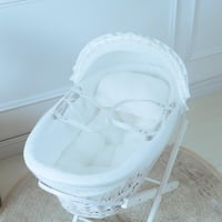 سلة موسى (خيزران ابيض) بقماش مقلم اوف وايت