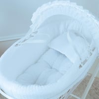 سلة موسى (خيزران ابيض) بقماش حبوب الرمان