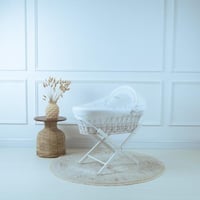 سلة موسى (خيزران ابيض) بقماش حبوب الرمان